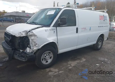 2017 Chevrolet Express 2500 Work Van z USA, uszkodzony, nr VIN 1GCWGAFF8H1126202